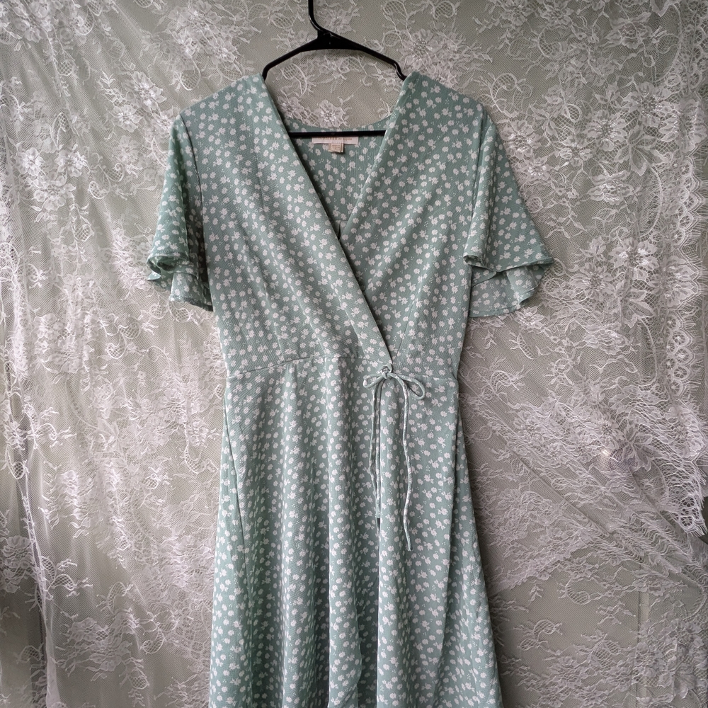 Green V-Neck Flutter Sleeve Midi Dress